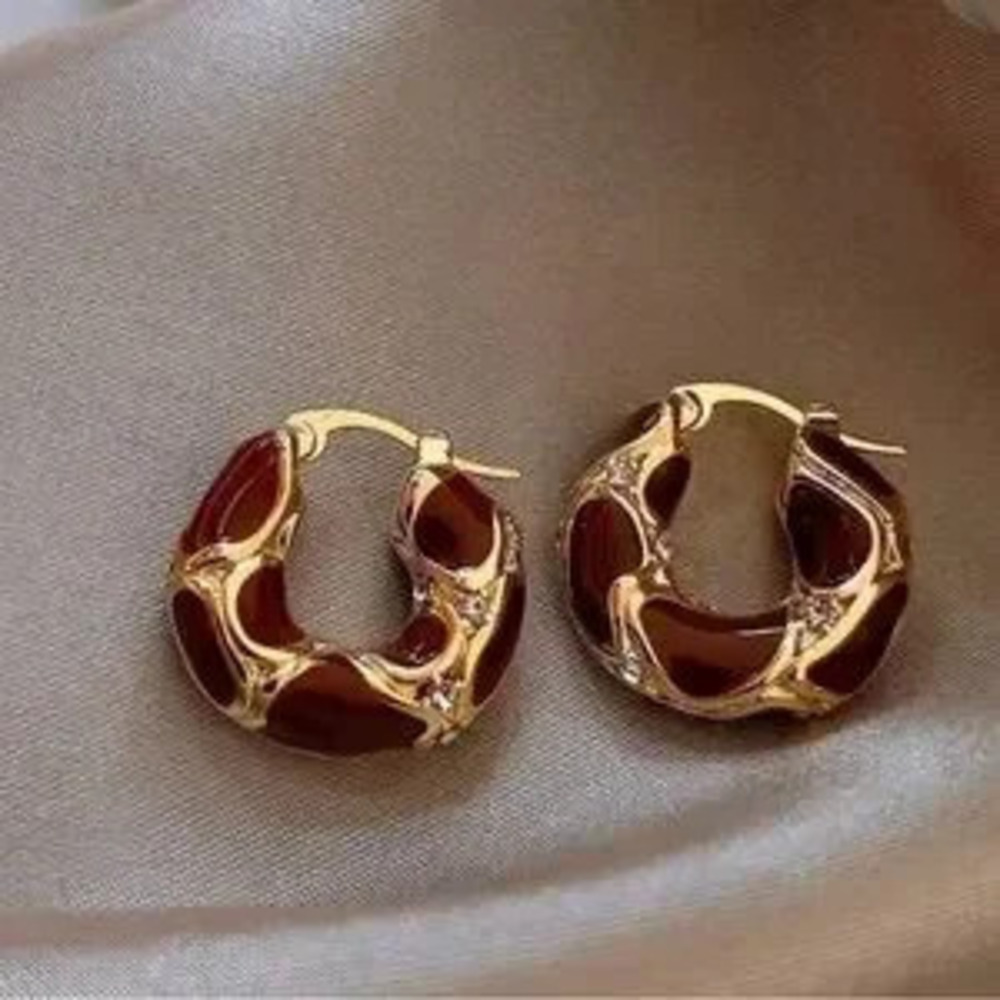 Vintage elegant hoop earrings